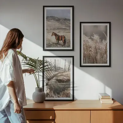 Lot de 3 tableaux pour salon représentant un paysage de chevaux dans l'herbe au bord d'un ruisseau