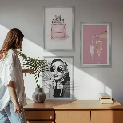 Lot de 3 tableaux pour salon avec accessoires roses élégants