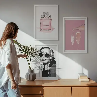 Lot de 3 tableaux pour salon avec accessoires roses élégants