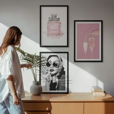 Lot de 3 tableaux pour salon avec accessoires roses élégants