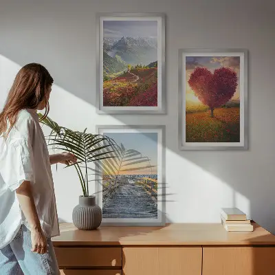 Cadre photo mural représentant des paysages de montagne avec un arbre en forme de cœur et une jetée