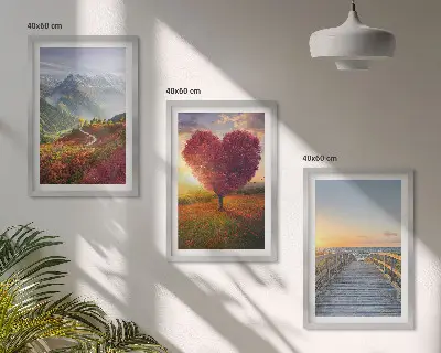 Cadre photo mural représentant des paysages de montagne avec un arbre en forme de cœur et une jetée