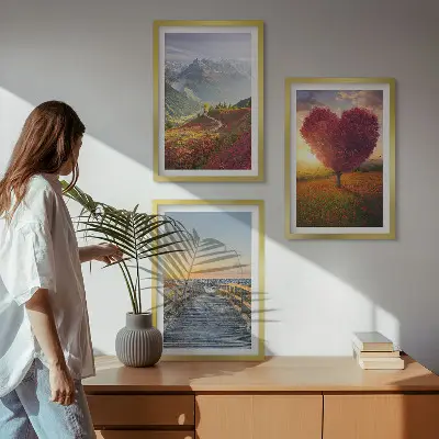 Cadre photo mural représentant des paysages de montagne avec un arbre en forme de cœur et une jetée