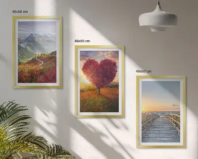 Cadre photo mural représentant des paysages de montagne avec un arbre en forme de cœur et une jetée