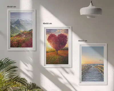 Cadre photo mural représentant des paysages de montagne avec un arbre en forme de cœur et une jetée
