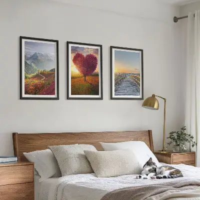 Cadre photo mural représentant des paysages de montagne avec un arbre en forme de cœur et une jetée