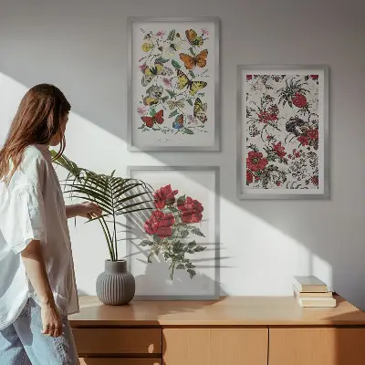 Cadre photo mural avec motif de papillons et fleurs aux tons roses et rouges