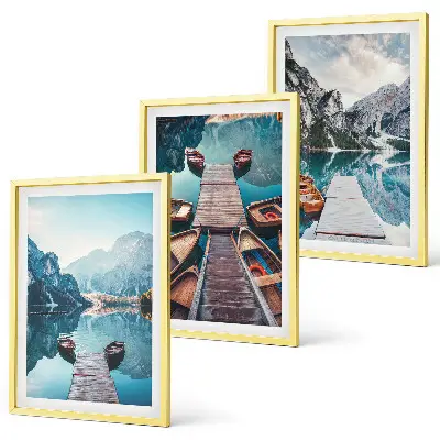 Lot de 3 tableaux pour salon représentant des pontons sur un lac avec des bateaux dans une ambiance paisible