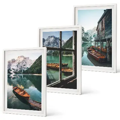 Cadre photo mural représentant une maison de bateaux sur un lac de montagne
