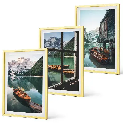 Cadre photo mural représentant une maison de bateaux sur un lac de montagne