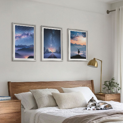 Cadre photo mural Ciel nocturne montagnes brouillard cerf
