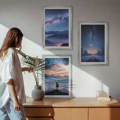 Cadre photo mural Ciel nocturne montagnes brouillard cerf