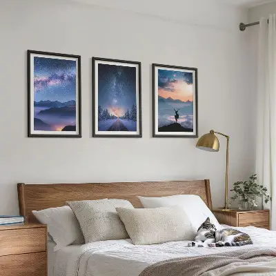 Cadre photo mural ciel nocturne avec montagnes, brouillard et cerf