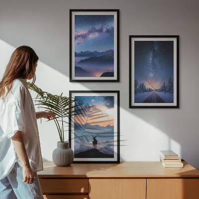 Cadre photo mural Ciel nocturne montagnes brouillard cerf