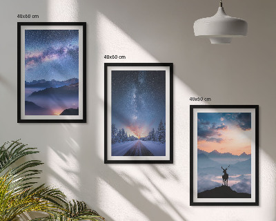 Cadre photo mural Ciel nocturne montagnes brouillard cerf