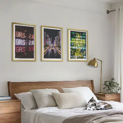 Cadre photo mural représentant des enseignes lumineuses sur la rivière la nuit