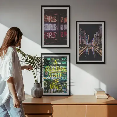 Cadre photo mural représentant des enseignes lumineuses sur la rivière la nuit