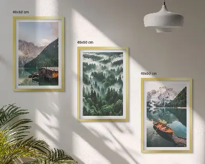 Cadre photo mural lac de montagne avec bateau et brouillard forestier