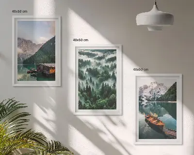 Cadre photo mural lac de montagne avec bateau et brouillard forestier