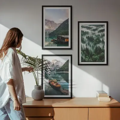 Cadre photo mural lac de montagne avec bateau et brouillard forestier