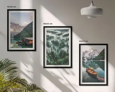 Cadre photo mural lac de montagne avec bateau et brouillard forestier