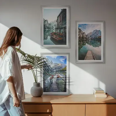 Lot de 3 tableaux pour salon représentant un lac avec des montagnes et des bateaux en bois