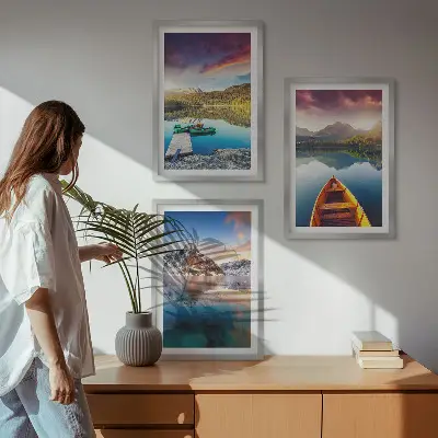 Cadre photo mural avec paysage de lacs montagnes et bateau