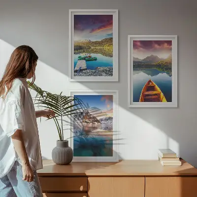 Cadre photo mural avec paysage de lacs montagnes et bateau