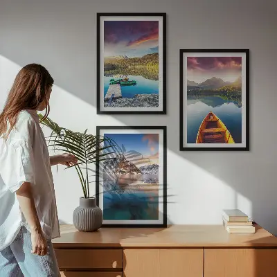 Cadre photo mural avec paysage de lacs montagnes et bateau