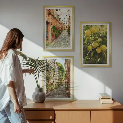 Cadre photo mural représentant des rues avec des fleurs de citronnier en arrière-plan