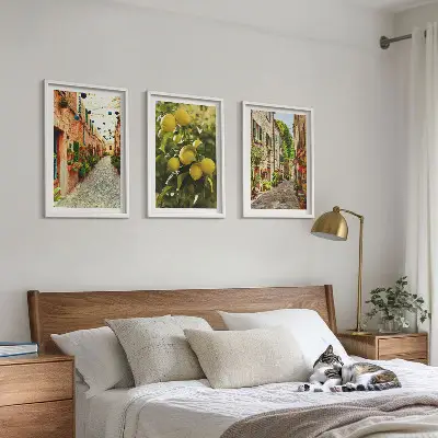 Cadre photo mural représentant des rues avec des fleurs de citronnier en arrière-plan