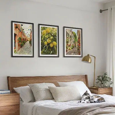 Cadre photo mural représentant des rues avec des fleurs de citronnier en arrière-plan