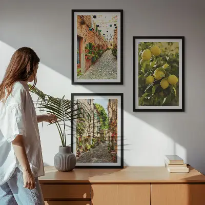 Cadre photo mural représentant des rues avec des fleurs de citronnier en arrière-plan