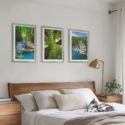 Cadre photo mural représentant des cascades d'eau en forêt verte