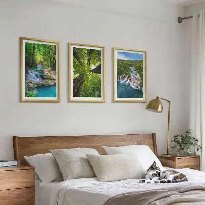 Cadre photo mural représentant des cascades d'eau en forêt verte