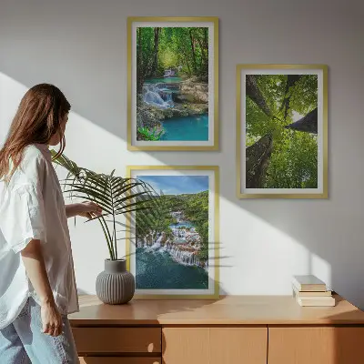 Cadre photo mural représentant des cascades d'eau en forêt verte