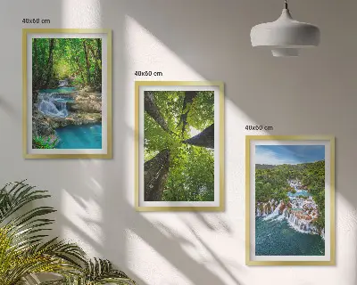 Cadre photo mural représentant des cascades d'eau en forêt verte