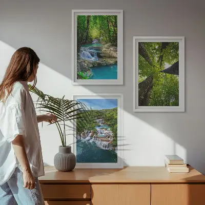 Cadre photo mural représentant des cascades d'eau en forêt verte