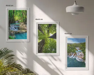 Cadre photo mural représentant des cascades d'eau en forêt verte