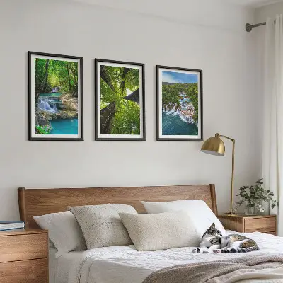 Cadre photo mural représentant des cascades d'eau en forêt verte