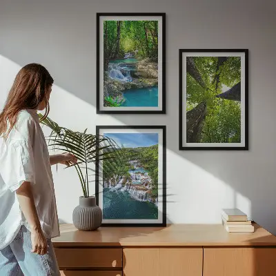 Cadre photo mural représentant des cascades d'eau en forêt verte