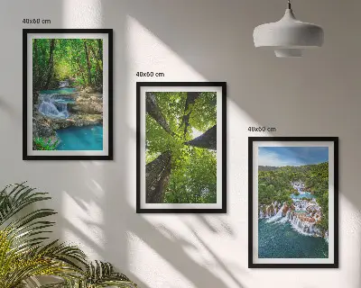 Cadre photo mural représentant des cascades d'eau en forêt verte