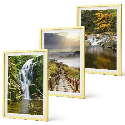 Cadre photo mural célébrant des cascades dans les montagnes sous des nuages en automne