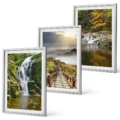 Cadre photo mural célébrant des cascades dans les montagnes sous des nuages en automne