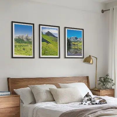 Lot de 3 tableaux pour salon représentant des collines verdoyantes avec un château
