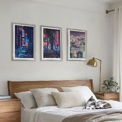 Cadre photo mural représentant des lumières néon de la ville nocturne