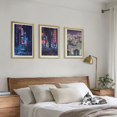 Cadre photo mural représentant des lumières néon de la ville nocturne