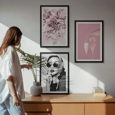 Cadre photo mural représentant des roses et une dame élégante