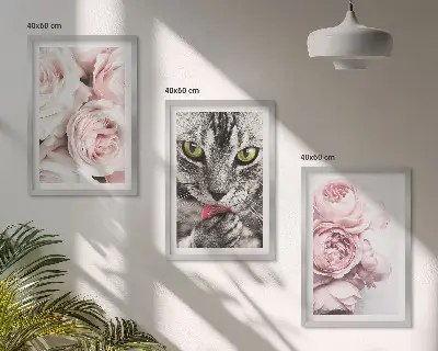 Cadre photo mural motif chat dans des fleurs roses