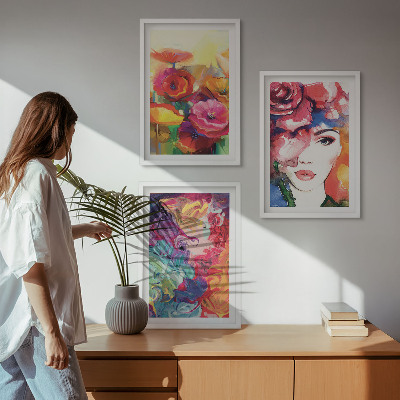 Cadre photo mural Portrait intense d'une femme aux fleurs
